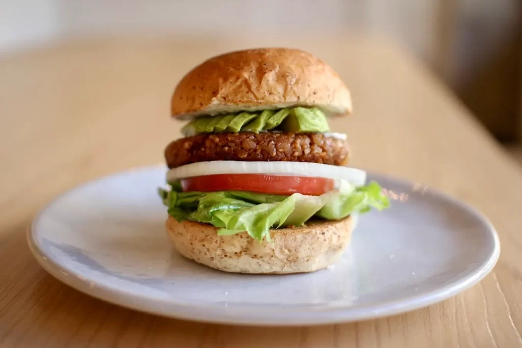 Plant-based cafe NICEバーガー