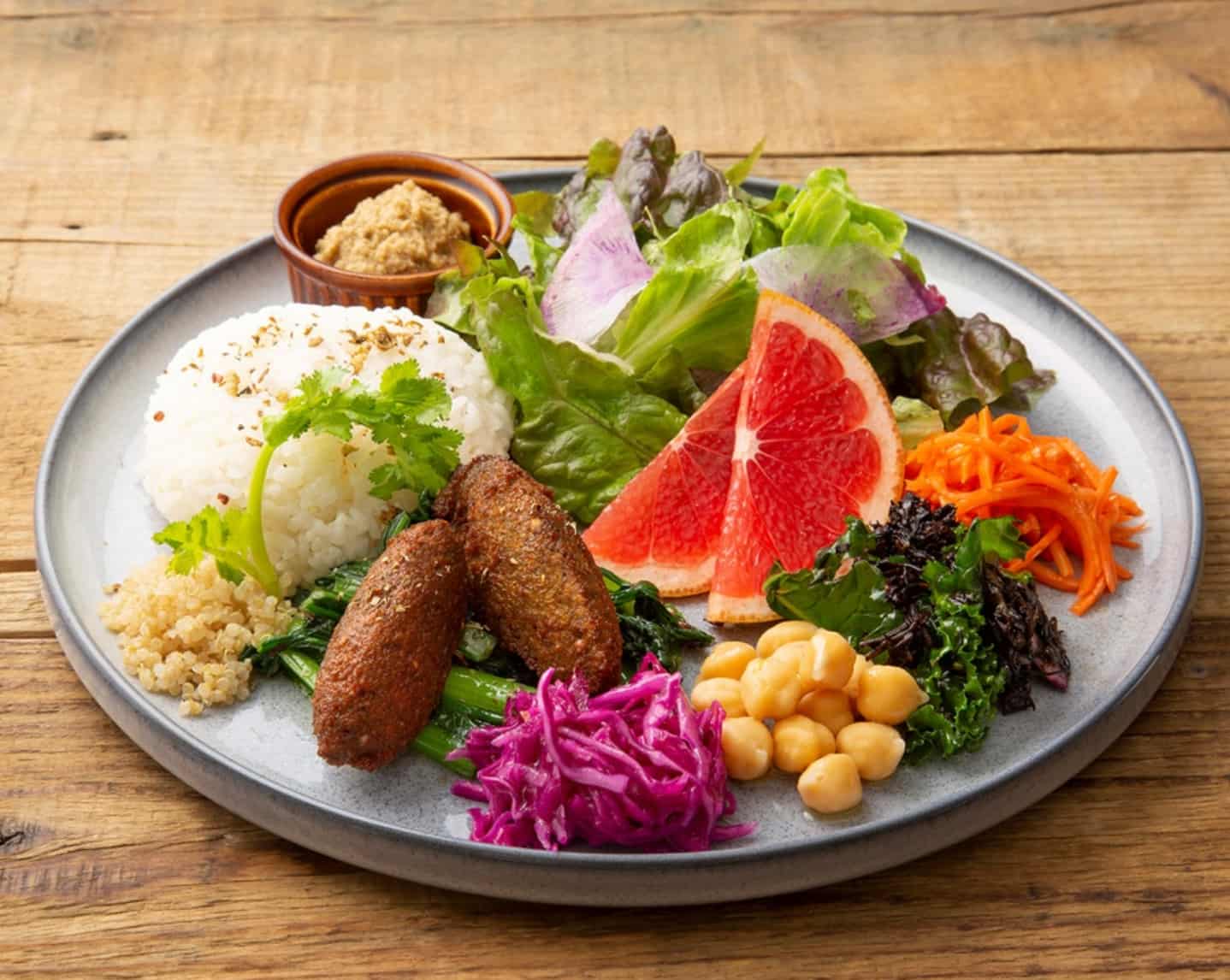 ジンナンカフェのヴィーガンプレート