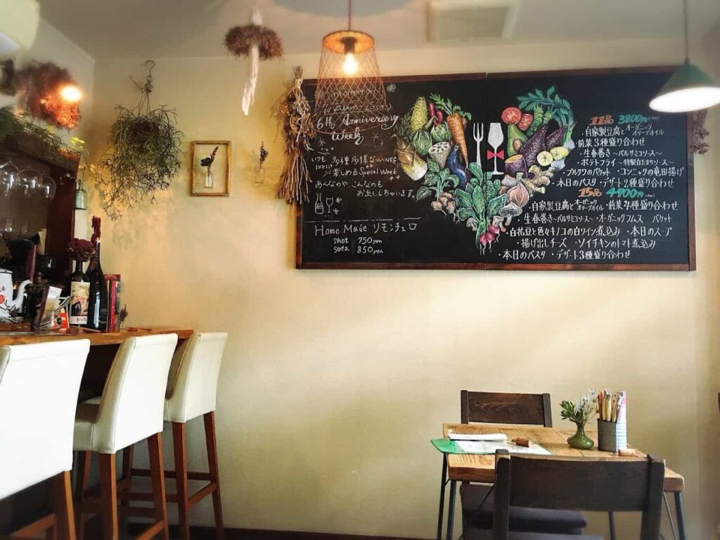 野菜と自然派ワイン食堂 harukucchii（ハルクッチィ）の内装