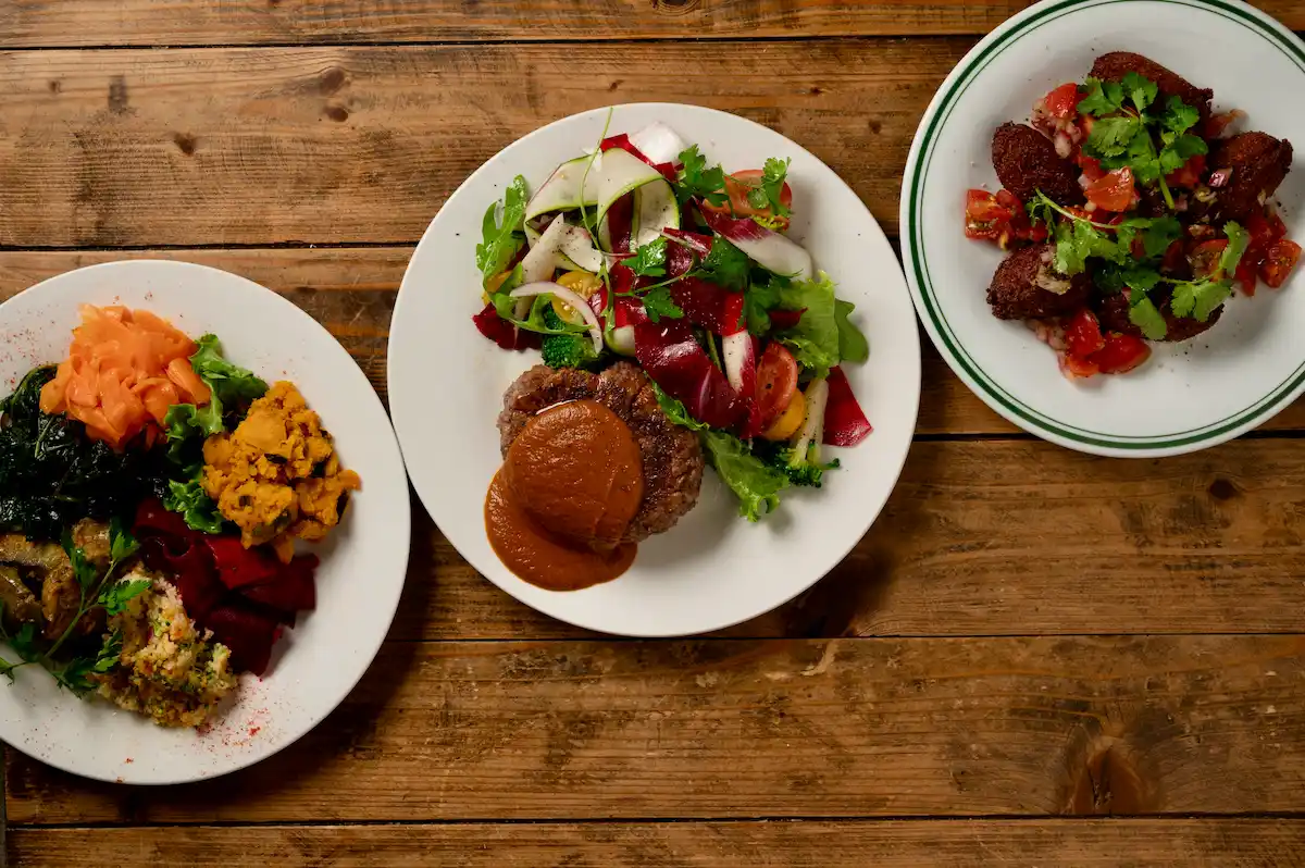 aux（オグジュアリー）