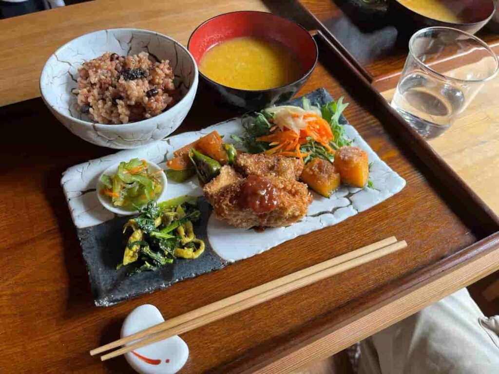 自然ごはんのお店 おおきな木