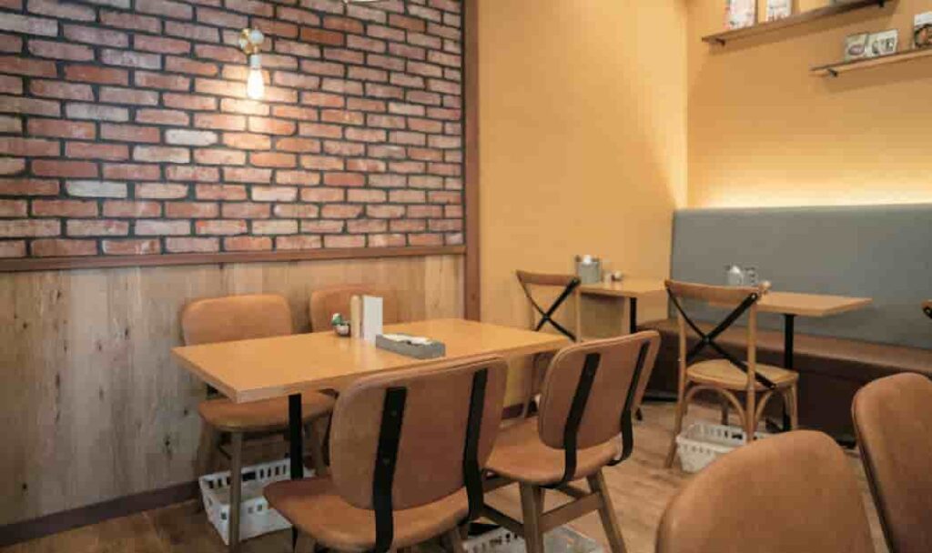 マザームーンカフェ ミント神戸店の内装