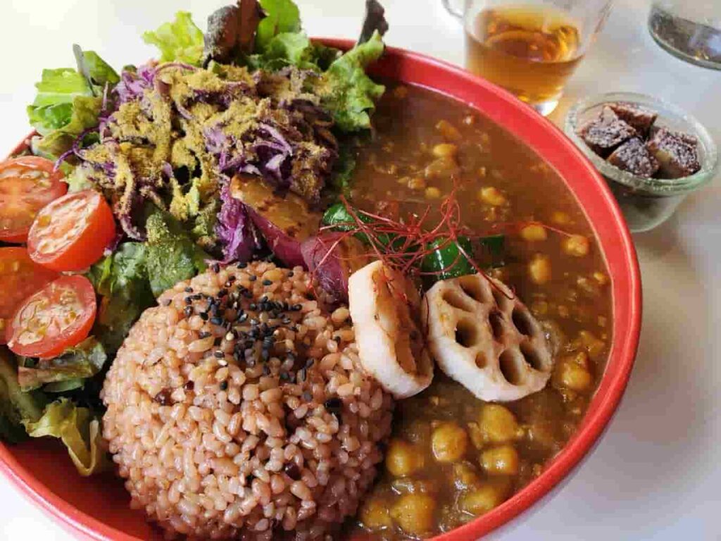 VEGETARIAN CAFE LOONEY