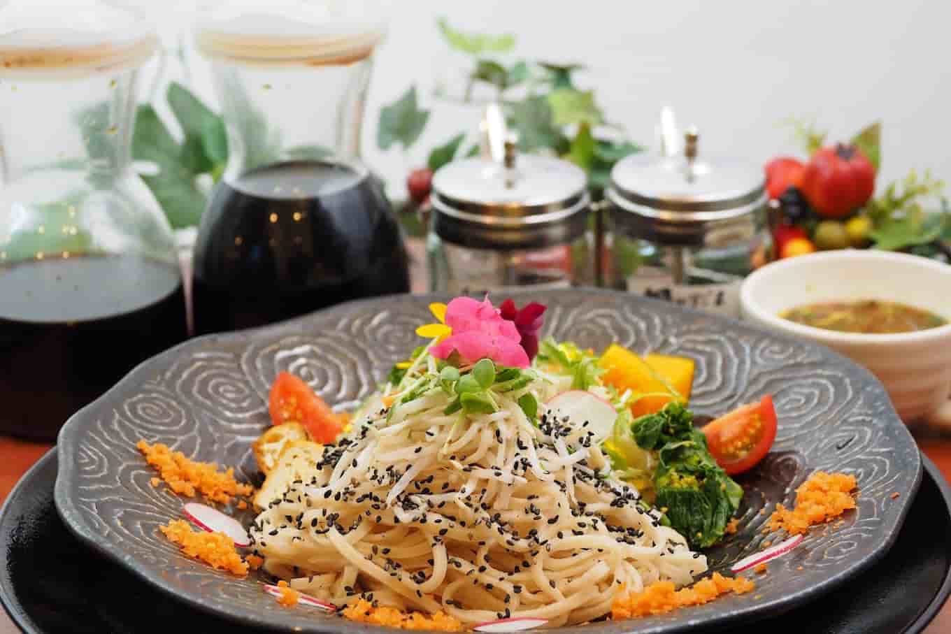 Total Therapy cafe salon school studio KURURU