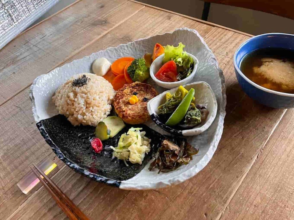 豆こ食堂とおやつ やむなし